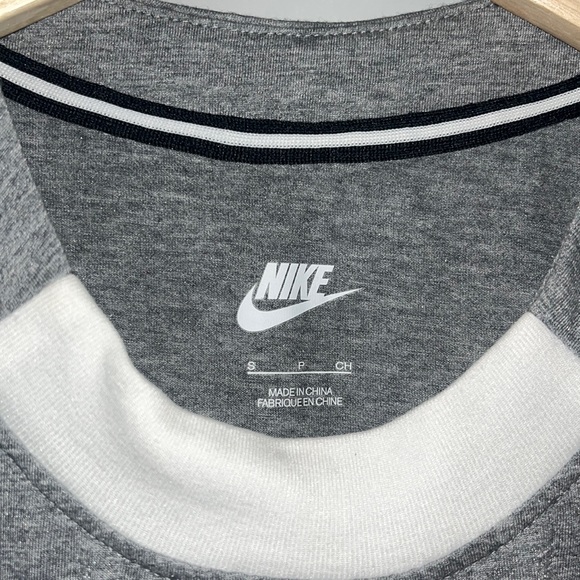 Nike Top - Picture 3 of 4